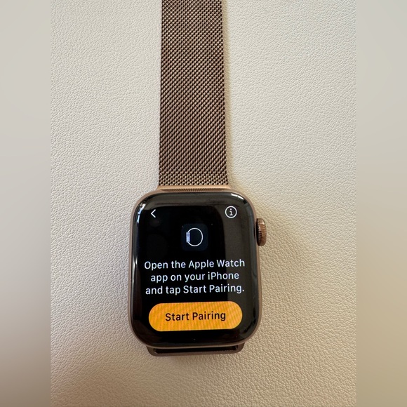 Apple Watch Series 4 Stainless Steel Gold 40 MM GPS+Cellular - Picture 10 of 12